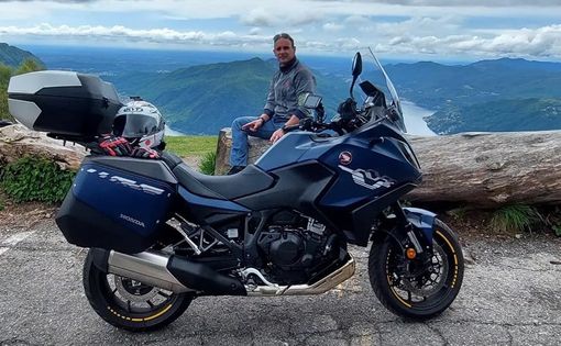Perissinotto con la sua amata motocicletta Perissinotto con la sua amata motocicletta