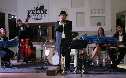 Una recente immagine del jazzista astigiano Una recente immagine del jazzista astigiano