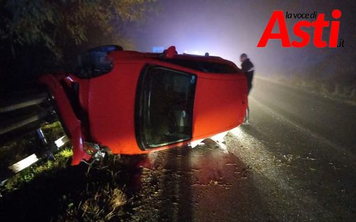 La Punto ribaltatasi a Dusino, altre immagini a fine articolo