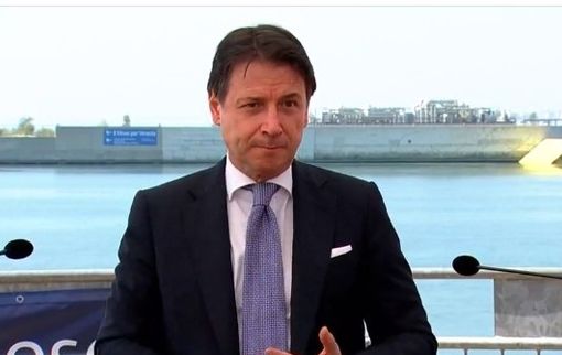 Conte ritratto nel corso del punto stampa di questa mattina Conte ritratto nel corso del punto stampa di questa mattina