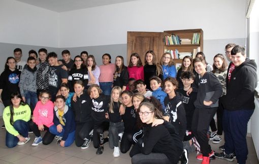I ragazzi della scuola media all'inaugurazione