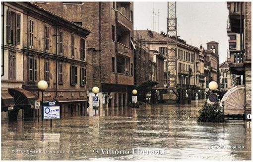 L'alluvione di Asti nel 1995 (Ph. Vittorio Ubertone) L'alluvione di Asti nel 1995 (Ph. Vittorio Ubertone)