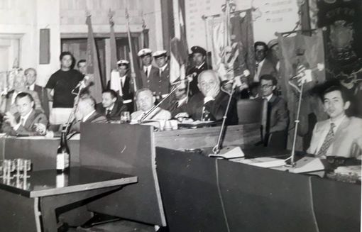 Un 25 aprile della seconda metà degli anni '70 in cui si riconoscono, oltre ad un giovane Mirate (primo da destra), anche l'allora presidente della provincia, Andriano, il vice presidente comandante Pietro Beccuti, ed i dirigenti Anpi dell'epoca, Francesco Rosso e Giovanni Cardello Un 25 aprile della seconda metà degli anni '70 in cui si riconoscono, oltre ad un giovane Mirate (primo da destra), anche l'allora presidente della provincia, Andriano, il vice presidente comandante Pietro Beccuti, ed i dirigenti Anpi dell'epoca, Francesco Rosso e Giovanni Cardello