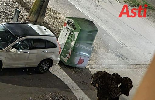 Un cassonetto vandalizzato in zona Torretta