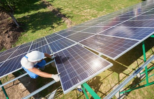 Domani si celebra la 'Giornata della Terra', Cresce l’interesse per il fotovoltaico a terra Domani si celebra la 'Giornata della Terra', Cresce l’interesse per il fotovoltaico a terra