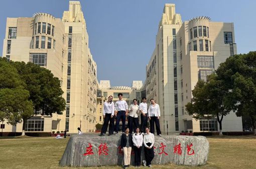 La voce... Delle scuole: Trasferta in terra cinese per quattro allievi del "Monti" La voce... Delle scuole: Trasferta in terra cinese per quattro allievi del "Monti"
