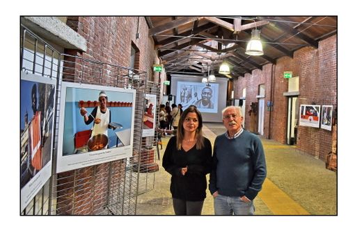 Laura Secci e Giulio Morra ritratti tra gli scatti in mostra