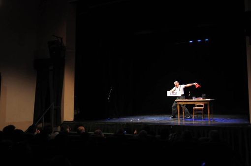 Pienone per lo spettacolo "La lettera" al Teatro di Costigliole d'Asti