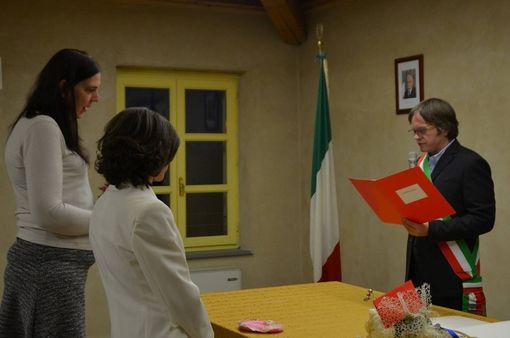 Emanuela e Linda nel giorno dell'unione civile a Baldichieri Emanuela e Linda nel giorno dell'unione civile a Baldichieri