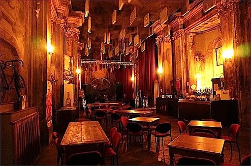 Gli interni del Diavolo Rosso