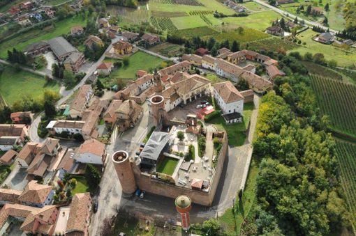 Moasca in un suggestivo scatto aereo