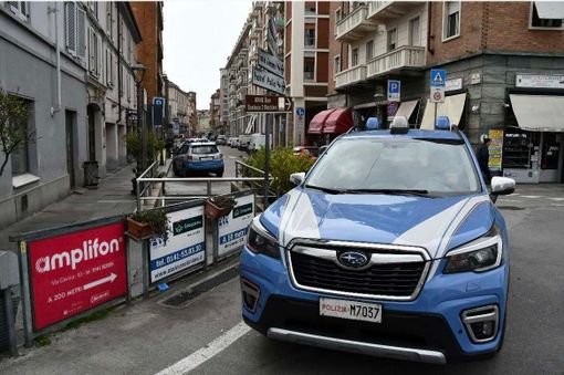 Controlli a tappeto della Polizia ad Asti: identificate 100 persone in centro e alla stazione
