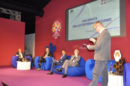 Un momento della serata albese sull'autostrada