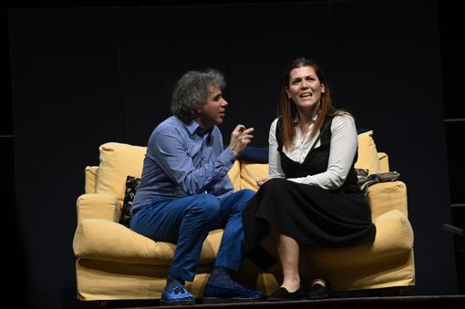 Mario Li Santi e Giada Dovico ritratti in un'immagine di scena Mario Li Santi e Giada Dovico ritratti in un'immagine di scena