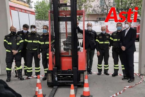 Donazione carrello elevatore al Comando Vigili del Fuoco di Asti Donazione carrello elevatore al Comando Vigili del Fuoco di Asti