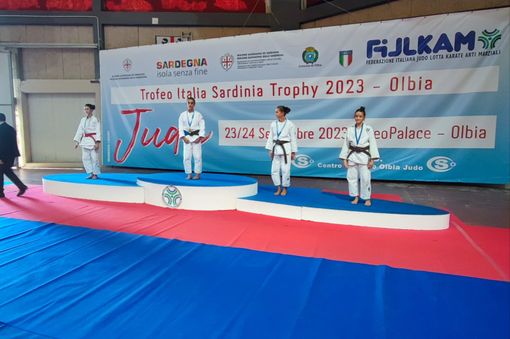 Ginevra Aloise sul gradino più alto del podio Ginevra Aloise sul gradino più alto del podio