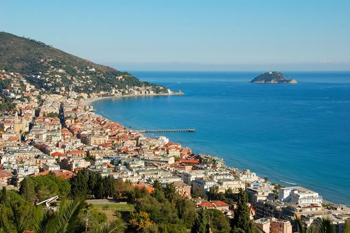 La città di Alassio è pronta ad accogliere a braccia aperte i turisti in totale sicurezza per un'estate meravigliosa