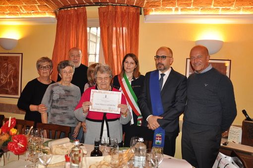 Nella foto la neo centenaria, il Presidente della Provincia Maurizio Rasero, la Consigliera Provinciale e Sindaco di Villafranca Anna Macchia ed i parenti