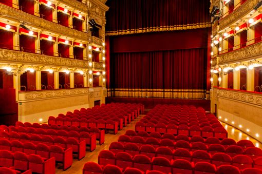 Edifici teatrali illuminati per fare "luce sul teatro". L'iniziativa si terrà lunedì 22 febbraio dalle 19.30 alle 21.30 Edifici teatrali illuminati per fare "luce sul teatro". L'iniziativa si terrà lunedì 22 febbraio dalle 19.30 alle 21.30