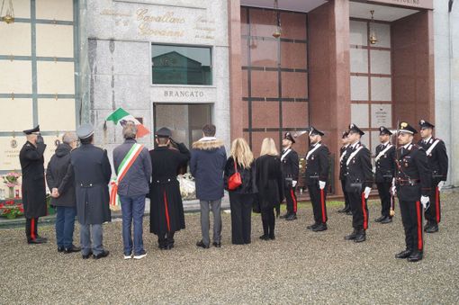 Questa mattina a Nizza Monferrato il ricordo del Sottotenente Giovanni Cavallaro, caduto in servizio a Nassiriya Questa mattina a Nizza Monferrato il ricordo del Sottotenente Giovanni Cavallaro, caduto in servizio a Nassiriya
