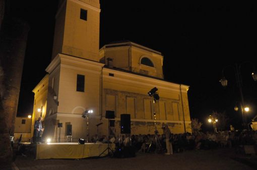Successo il festival teatrale “Paesaggi e oltre” nelle terre dell’Unesco  Tra luglio e agosto dieci appuntamenti con oltre duemila spettatori,  in un percorso turistico e culturale unico Successo il festival teatrale “Paesaggi e oltre” nelle terre dell’Unesco  Tra luglio e agosto dieci appuntamenti con oltre duemila spettatori,  in un percorso turistico e culturale unico