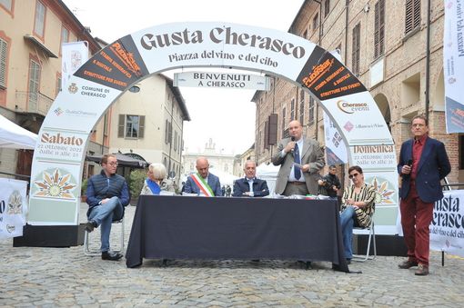 E' tempo di &quot;Gusta Cherasco&quot;, la manifestazione delle eccellenze ristorative, agroalimentari e turistiche [FOTO E VIDEO]