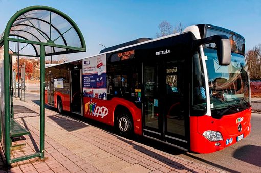 Per il Carnevale, si fermano i bus delle linee scolastiche frazionali e i rinforzi studenti Per il Carnevale, si fermano i bus delle linee scolastiche frazionali e i rinforzi studenti