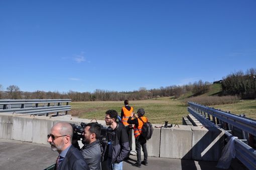 Il troncone dell'autostrada interrotta a Cherasco Il troncone dell'autostrada interrotta a Cherasco
