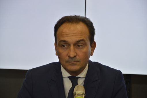 Riaperture in Piemonte, dal 18 maggio via libera per parrucchieri, estetisti e negozi al dettaglio. Dal 20 riapertura totale per i mercati, tra il 23 e il 25 anche per ristoranti e bar Riaperture in Piemonte, dal 18 maggio via libera per parrucchieri, estetisti e negozi al dettaglio. Dal 20 riapertura totale per i mercati, tra il 23 e il 25 anche per ristoranti e bar