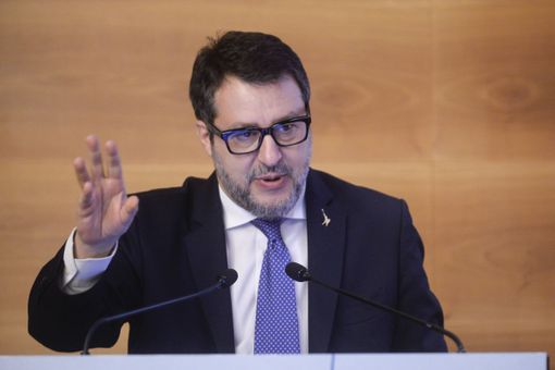 Salvini “Dl sicurezza in lavorazione, divieto lame soprattutto per giovani” Salvini “Dl sicurezza in lavorazione, divieto lame soprattutto per giovani”