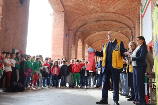 Unità e gioia: la celebrazione del tricolore con i Lions Club e i bambini di Asti [FOTO]