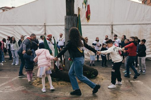 Un momento della festa Un momento della festa