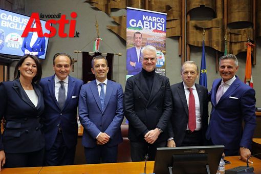 La presentazione, ieri sera, dei candidati di Forza Italia (MerfePhoto)