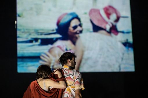 Un'immagine di scena (ph. Andrea Macchia) di "Radici - Una cosa che so di certo" Un'immagine di scena (ph. Andrea Macchia) di "Radici - Una cosa che so di certo"