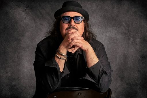 &quot;E ci siamo noi&quot;, il nuovo, atteso singolo del cantautore astigiano Danilo Amerio, da domani sulle principali piattaforme e in radio [INTERVISTA]