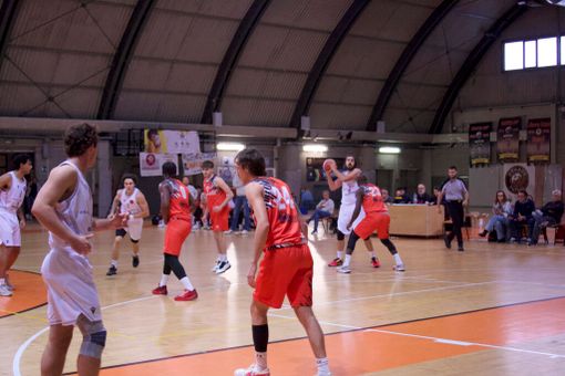 Serie c Interregionale: esordio amaro per la Secursar Scuola Basket Asti, Chieri passa 83-53 Serie c Interregionale: esordio amaro per la Secursar Scuola Basket Asti, Chieri passa 83-53