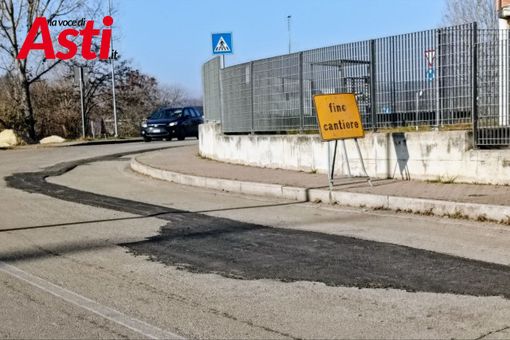 I rattoppi stradali in via Atleti Azzurri Astigiani e in via Gerbi (Merfephoto - Efrem Zanchettin)