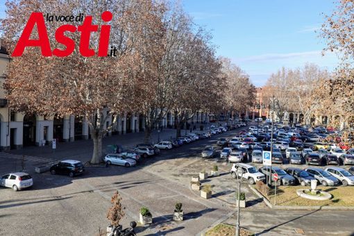Asti: manutenzione del verde in piazza Alfieri, scattano i divieti Asti: manutenzione del verde in piazza Alfieri, scattano i divieti