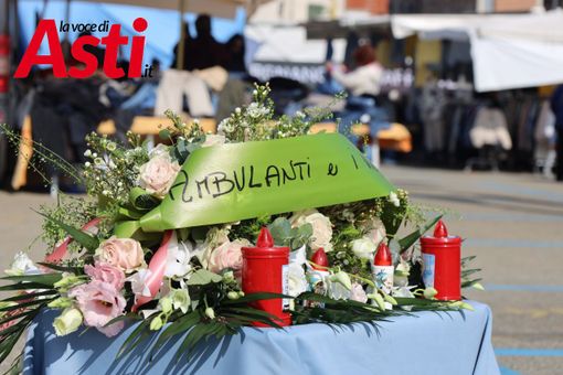 Il mazzo di fiori deposto in memoria di Manuela Coppo e del figlio Erik (Ph. Merfephoto - Efrem Zanchettin) Il mazzo di fiori deposto in memoria di Manuela Coppo e del figlio Erik (Ph. Merfephoto - Efrem Zanchettin)
