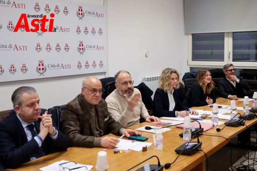 Sindaco e parte della giunta immortalati (ph. Merfephoto - Efrem Zanchettin) nel corso di un precedente consiglio comunale