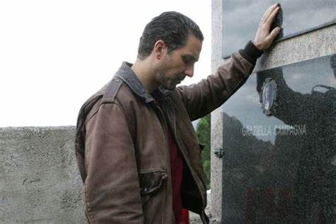 Beppe Fiorello nel film "La vita rubata"