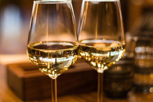 Naviga nella Vasta Selezione di Vini Online: Dall'eccellenza regionale alle offerte imbattibili Naviga nella Vasta Selezione di Vini Online: Dall'eccellenza regionale alle offerte imbattibili