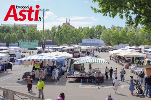 Uno scatto (ph. Merfephoto - Efrem Zanchettin) che documenta le poche presenze al mercato nel giorno della recentissima Carolingia