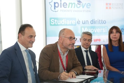Il sindaco Rasero alla firma com il presidente Cirio Il sindaco Rasero alla firma com il presidente Cirio