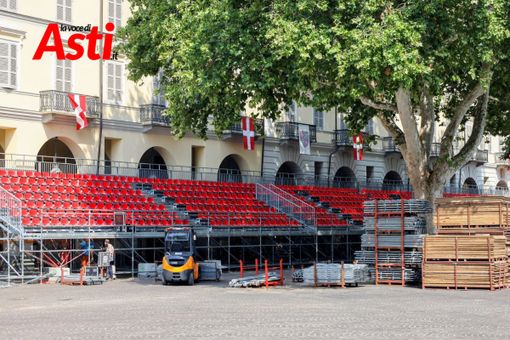 I primi allestimenti per il Palio 2025 (Merphefoto)