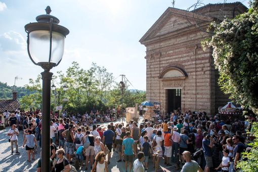 SaltinPiazza, Viarigi in festa: il teatro di strada vola alto per i suoi 35 anni