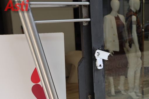 La spaccata al negozio Imagine