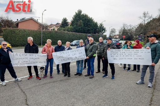 La protesta dei residenti di Cascina Volta (Merphefoto)