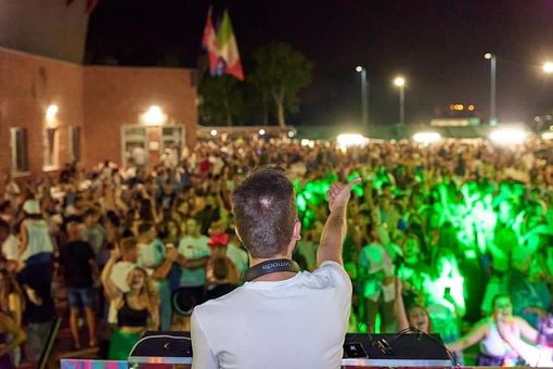 Per il Villa Tractor Beer Fest sono attese in paese anche le ‘tractor wash girl’