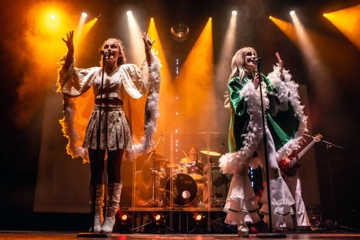 Oggi a Moncalvo i fasti degli Abba con lo spettacolo ABBAdream